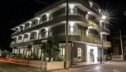 Notturna: Hotel Adria Alba Adriatica